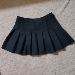 Black pleated skirt
